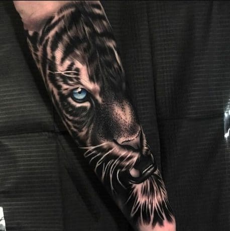 Black&Grey Tiger tattoo in arm