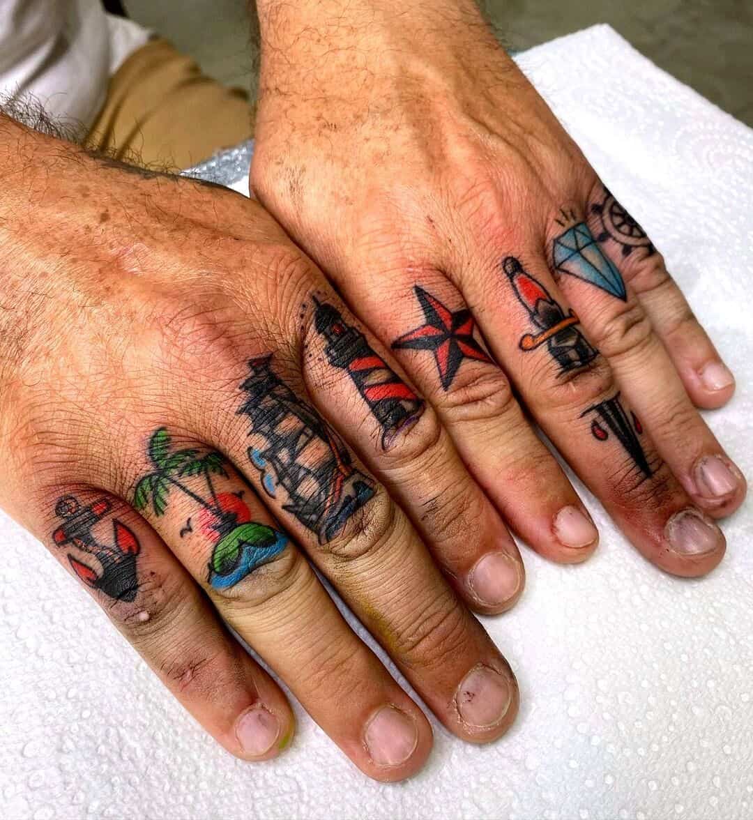 knuckle traditional tattoo on fingers
