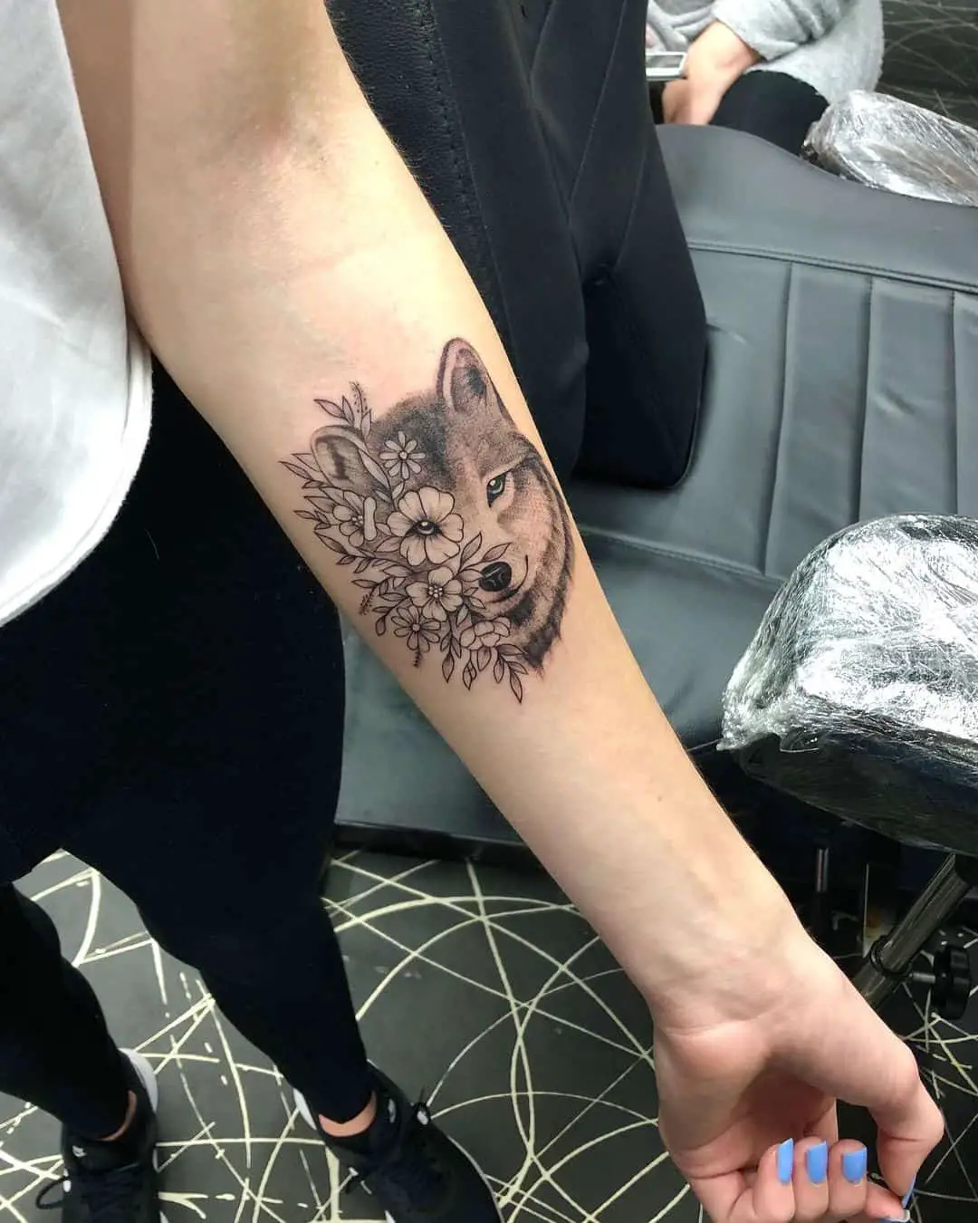 elliehavis.tattoo wolf tattoo on forearm