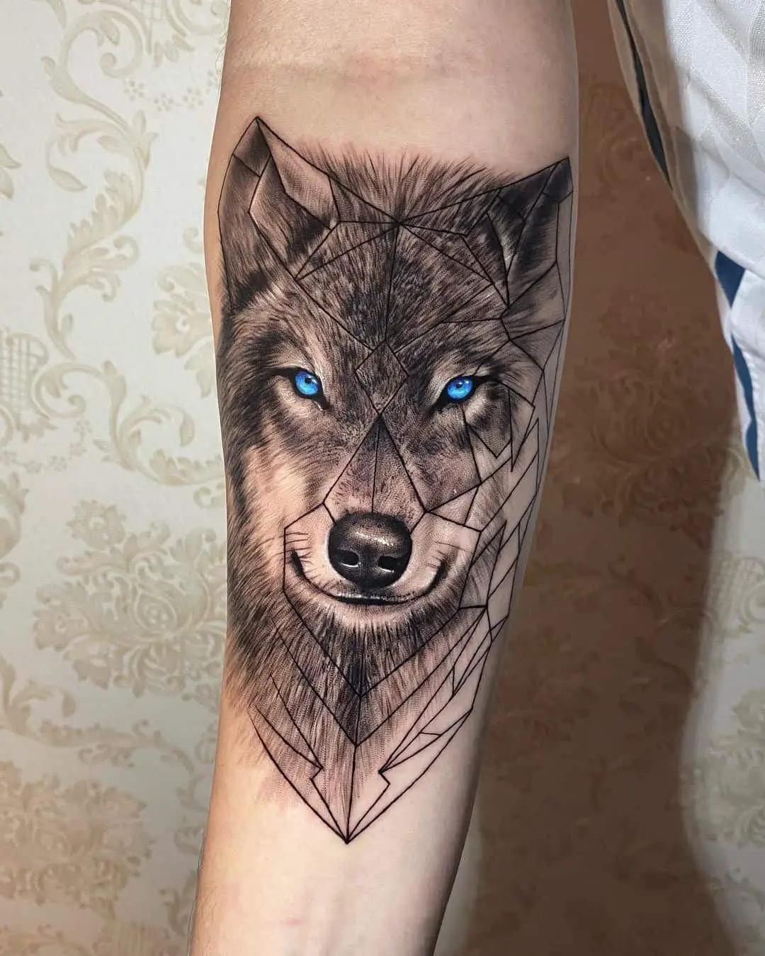 gabrielsouza.tattoo realism wolf face tattoo on forearm