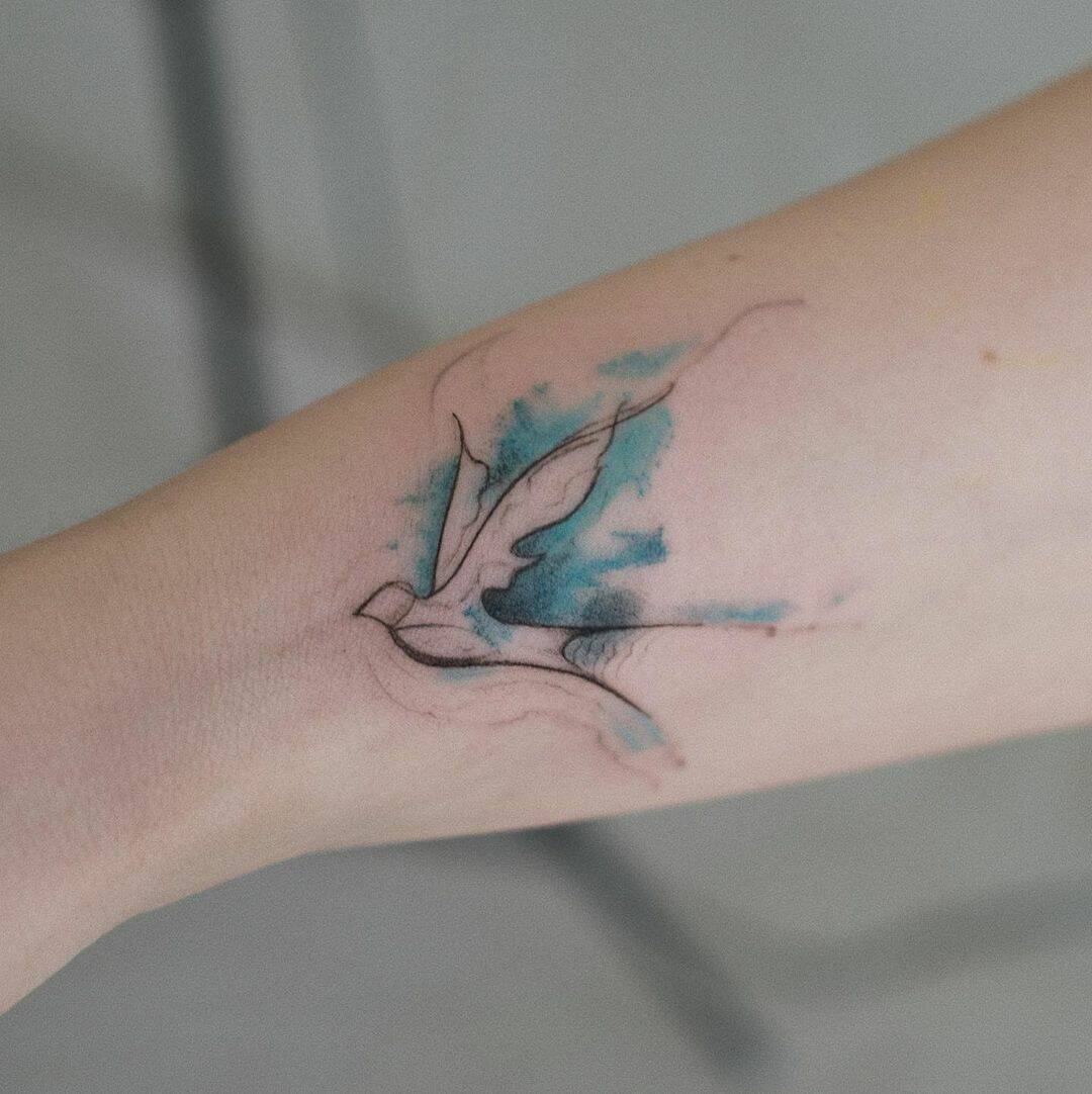 unique style bird tattoo