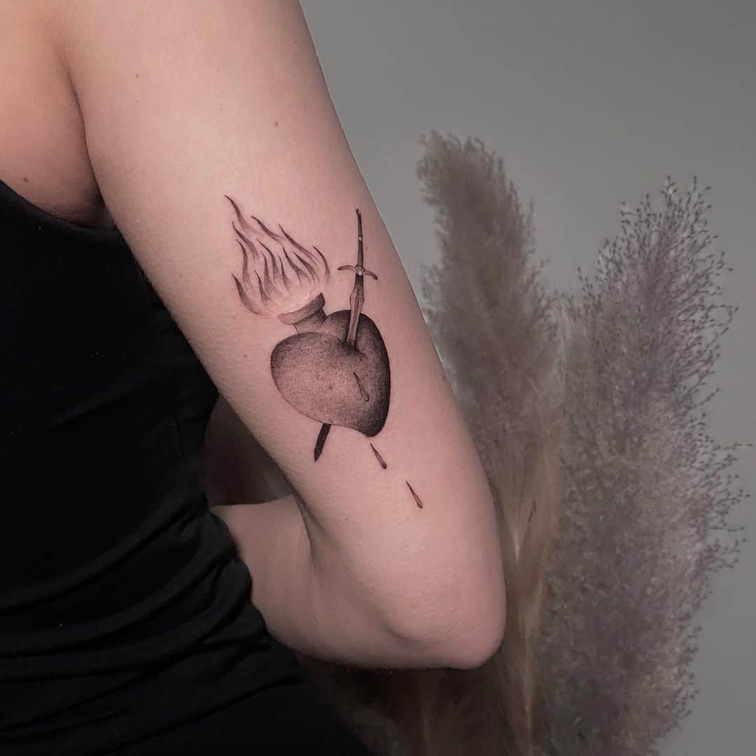 unique style heart tattoo design 