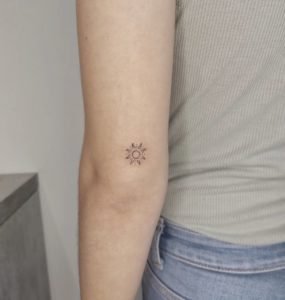 Amazing And Simple Sun Tattoo Design Ideas