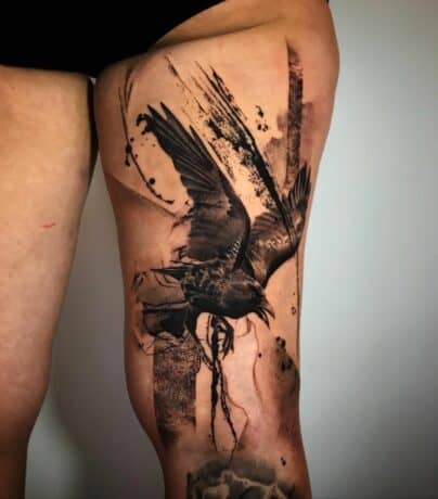 Amazing raven tattoo on thigh by matias.guarro