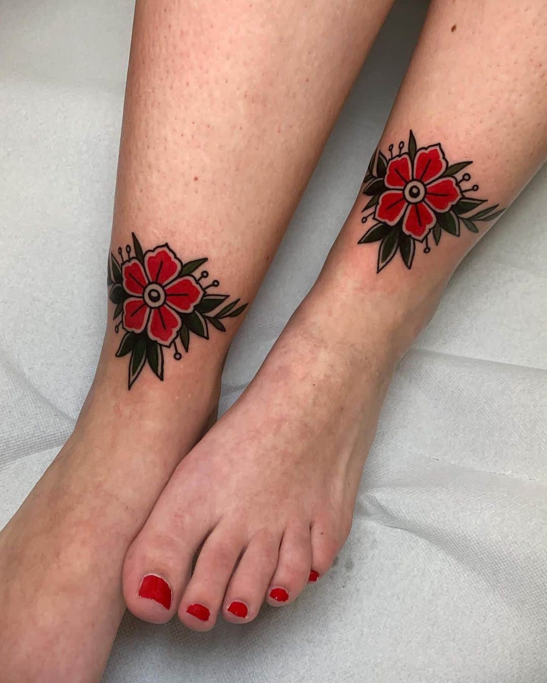 Beautiful flower tattoo on leg by isabellmira.tattoo