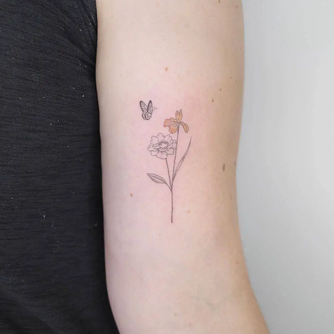 Cute flower tattoo by zoeylinink