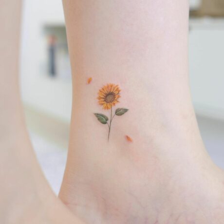 Cute sunflower tattoo by siyeon tattoo 1