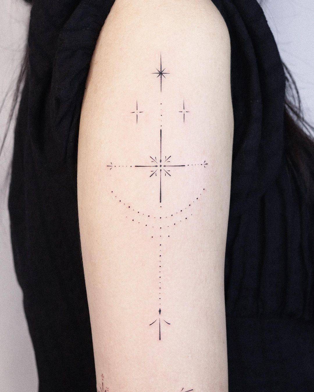 Fine Line star tattoo by orma tattoo