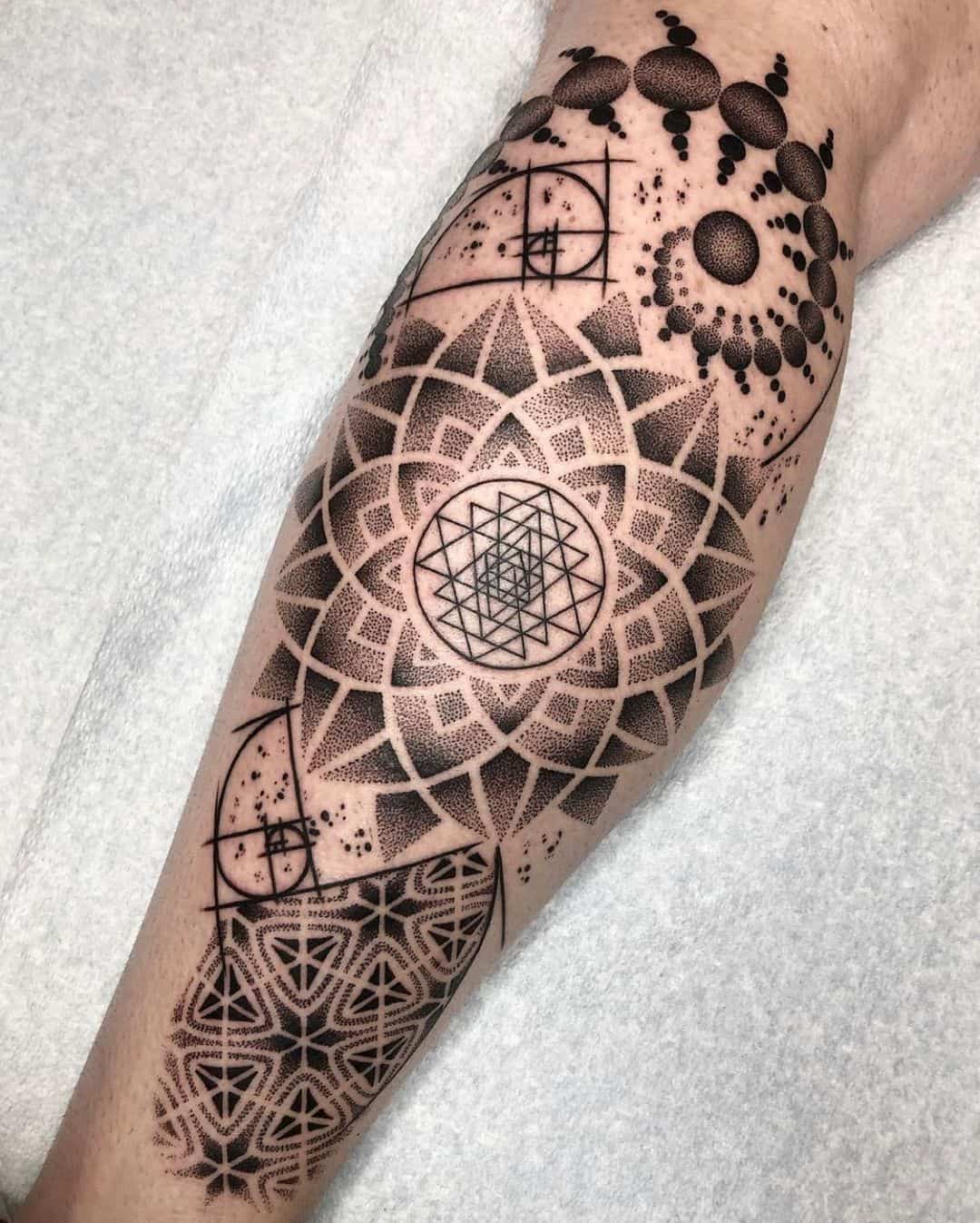 Beautiful geometrci tattoo on leg by gabrieldlimasousatattoo