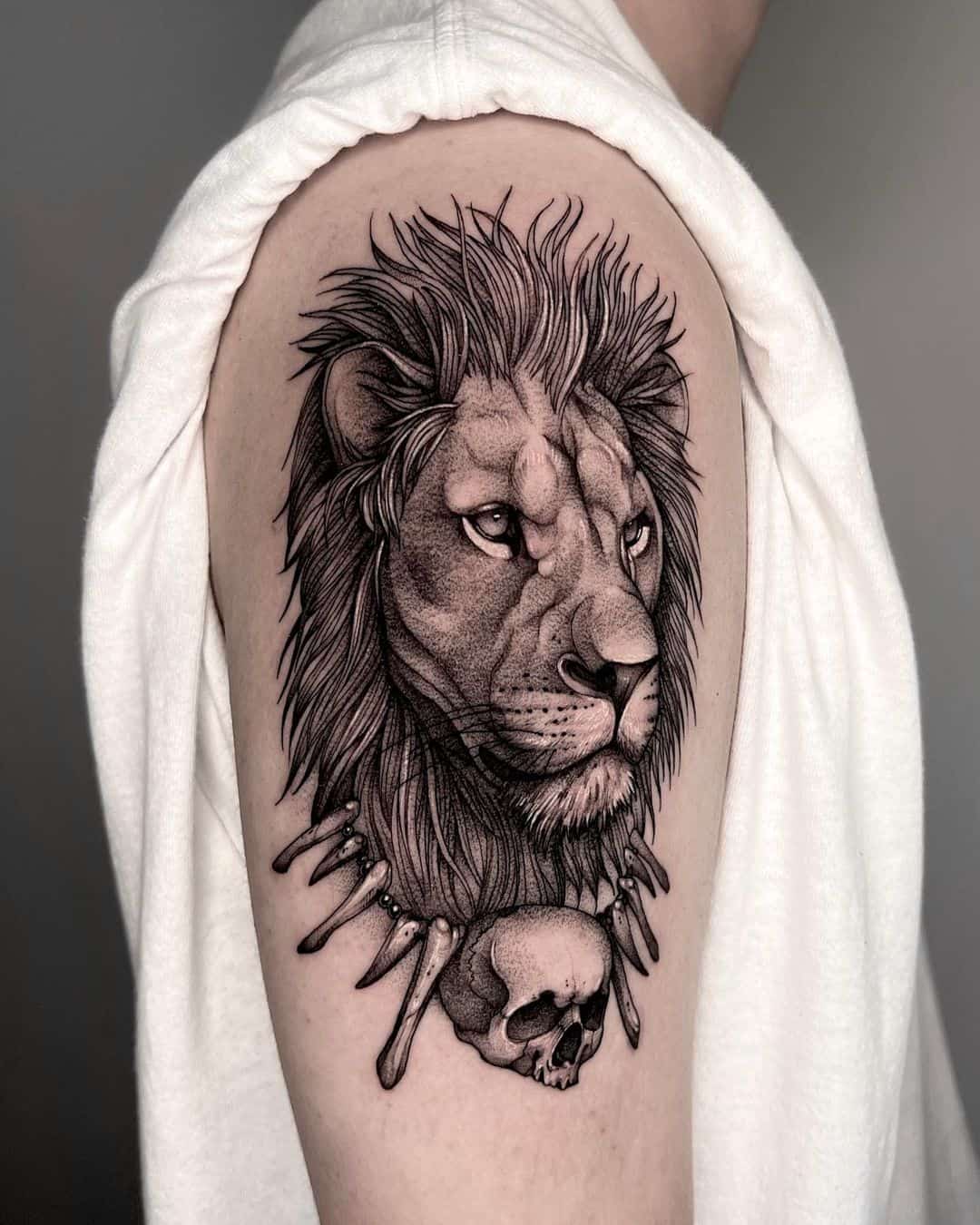 Black and grey realistic lion | Louis Santos Tattoo
