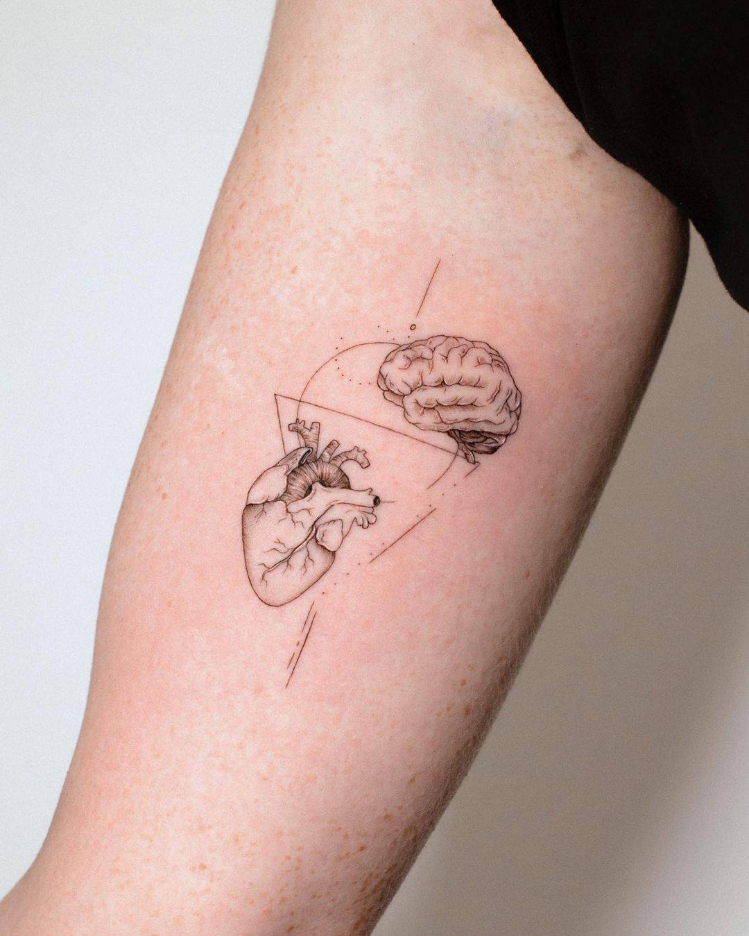 geometric heart tattoo by caarla tattoo
