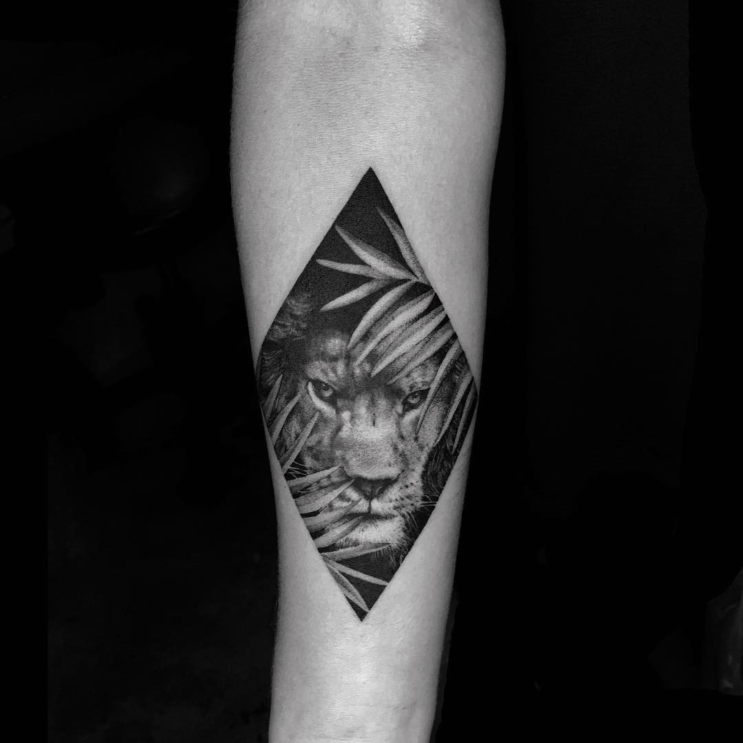 Amazing fierce tattoo in black and gray.

