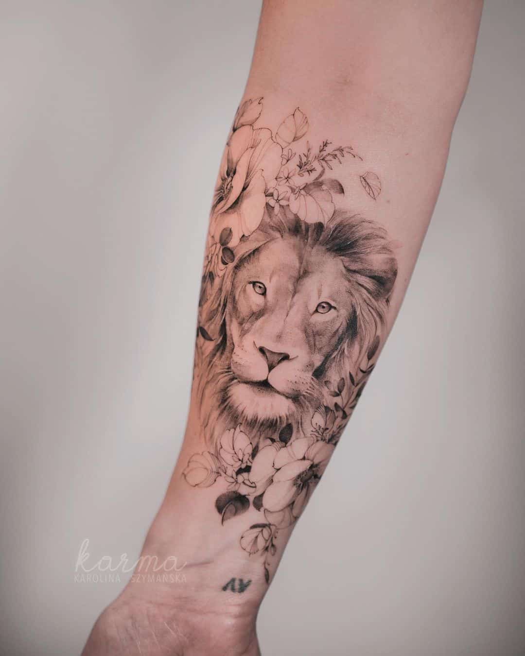 Amazing lion tattoo design on forearm by karolinaszymanska tattoo