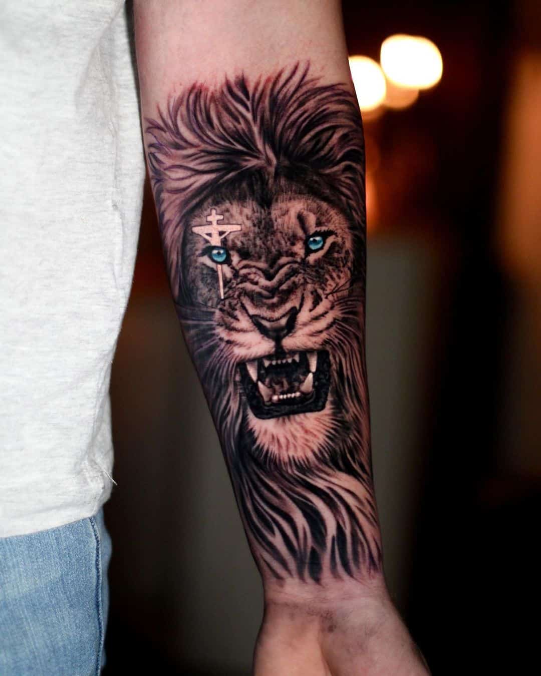 Amazing roaring lion with cross by ammartattoo
