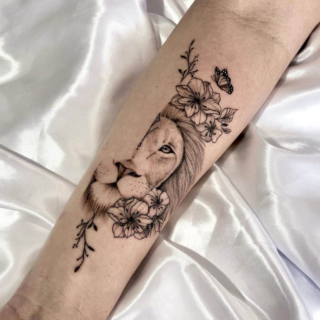 Beautiful lion tattoo on forearm by cafreitas.ink
