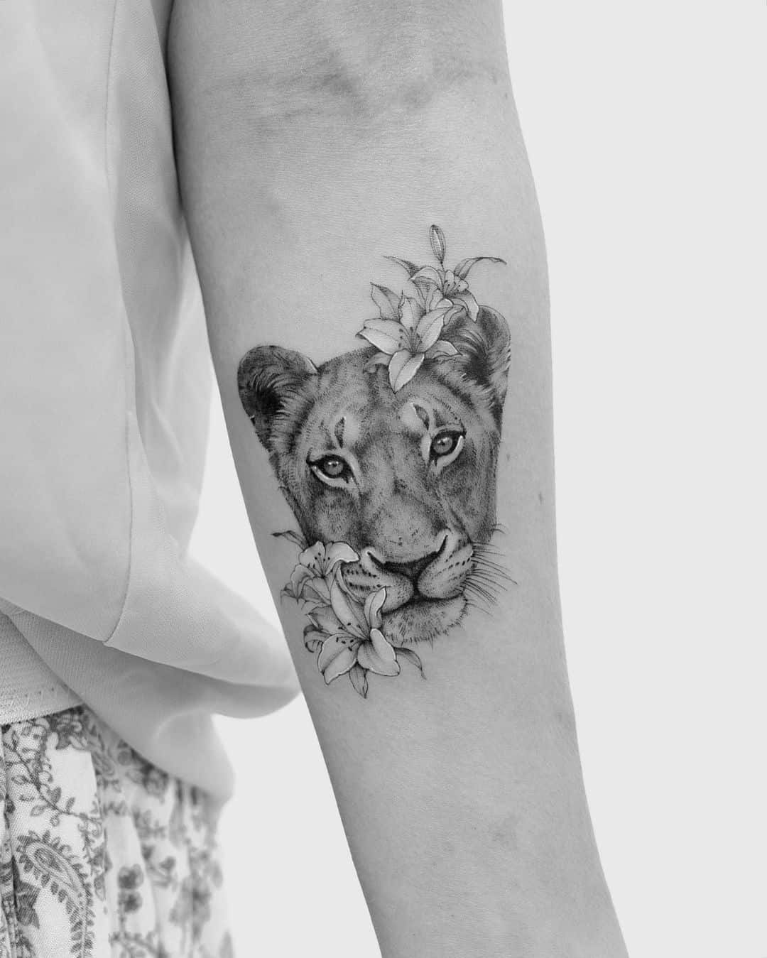 Black and gray lioness tattoo by savv.ink