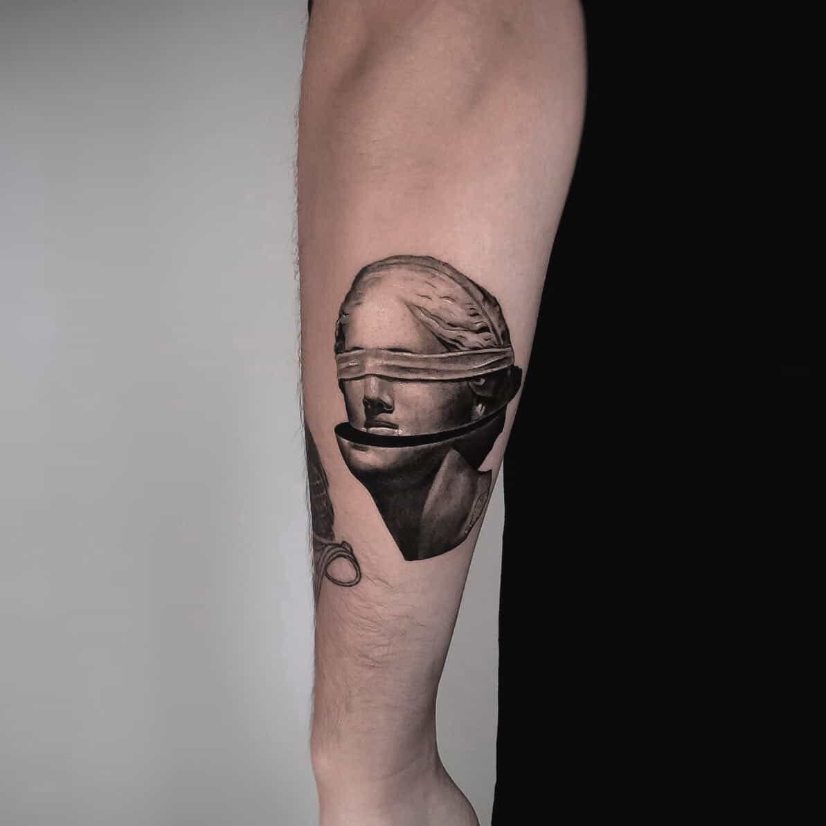 Amazing sculpture tattoo by danisanzpuntoes