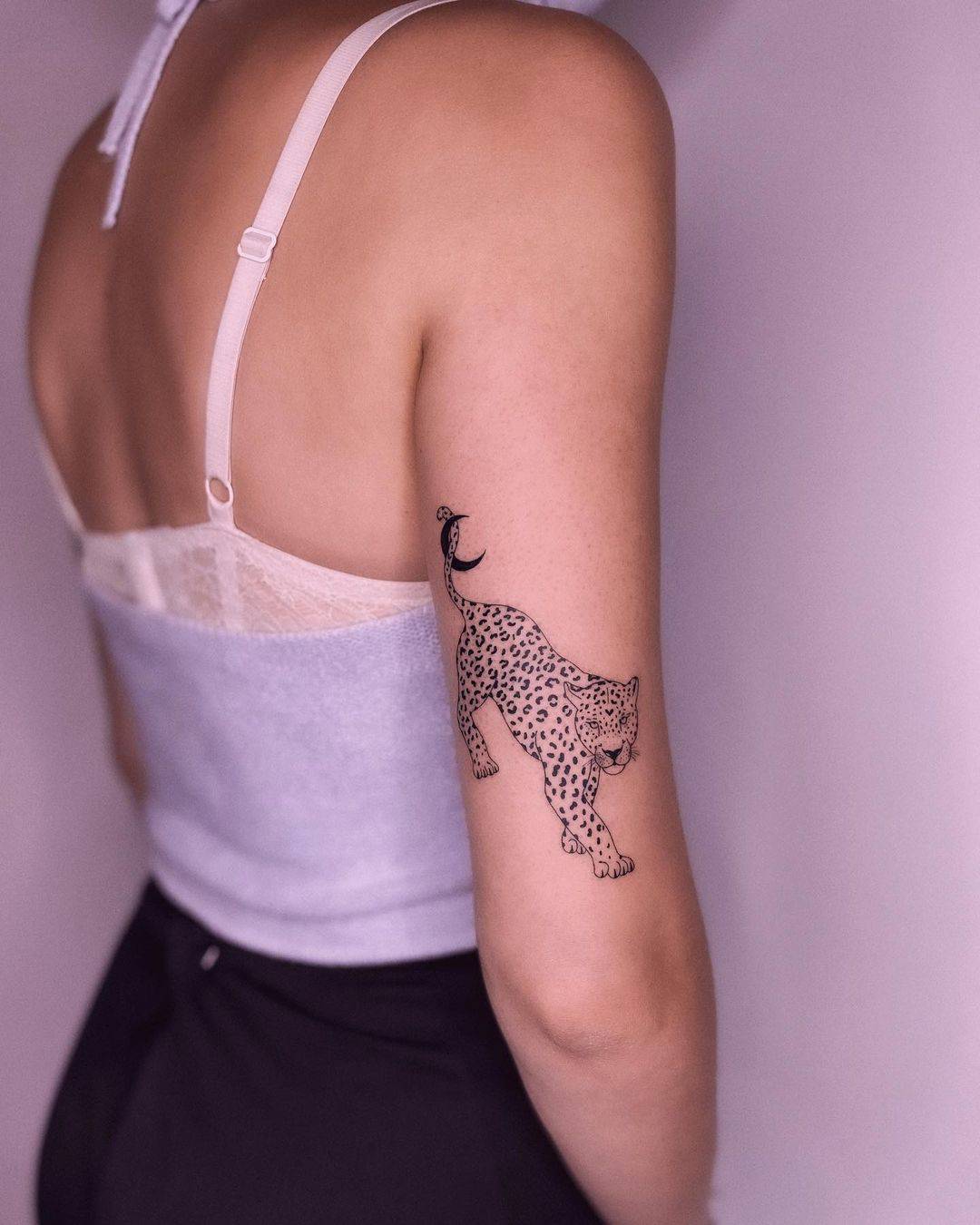Beautiful leopard tattoo by saskiapatrice