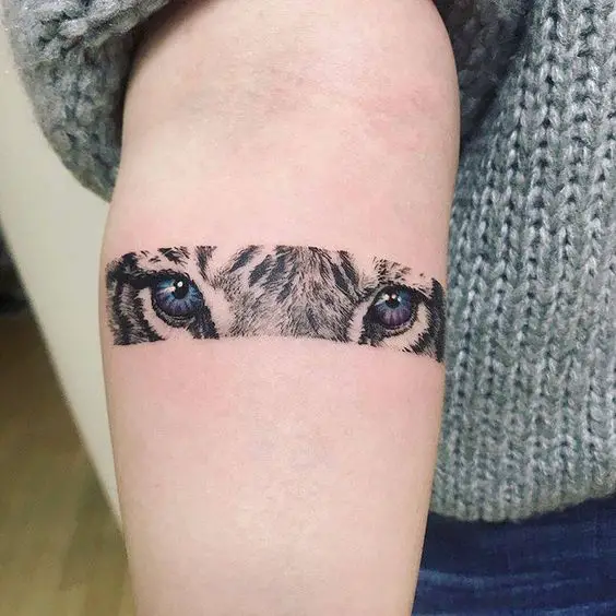 Eyes tattoo design of leopard