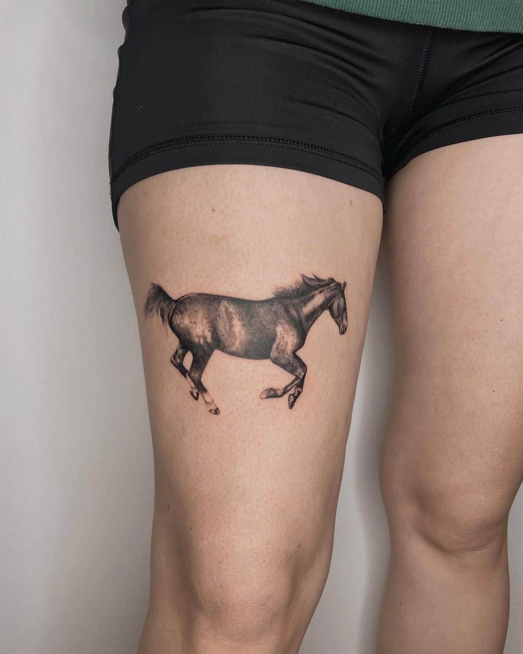 Horse tattoo on thigh by tattanna