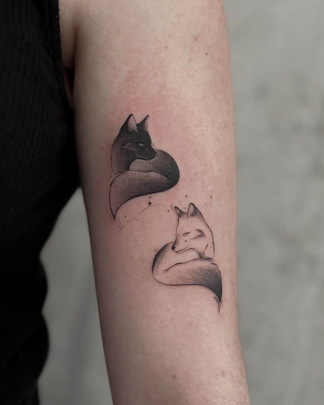 Minimal foxes tattoo by na.szkicowana