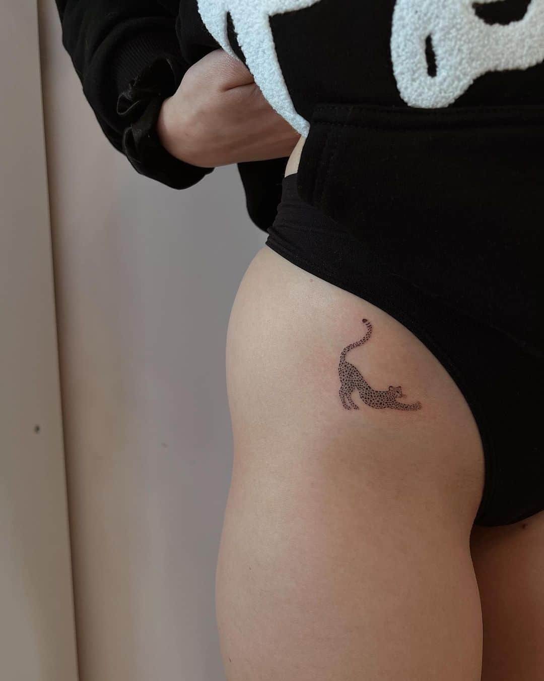 Minimalistic leopard tattoo by buza ink