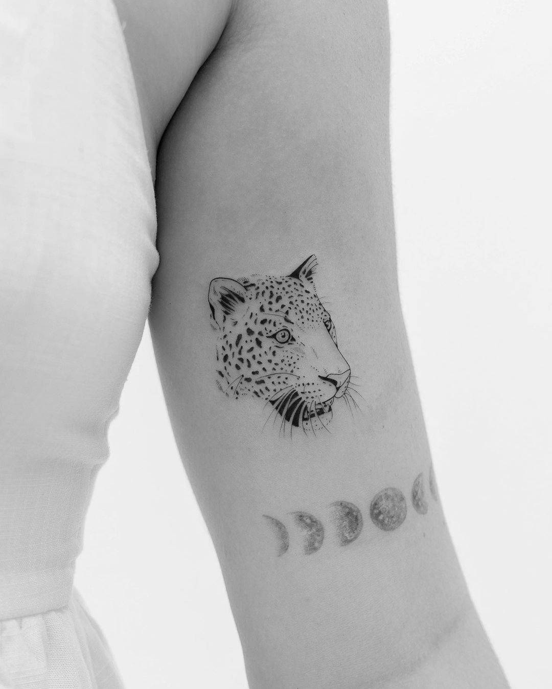 Small leopard tattoo by savv.ink