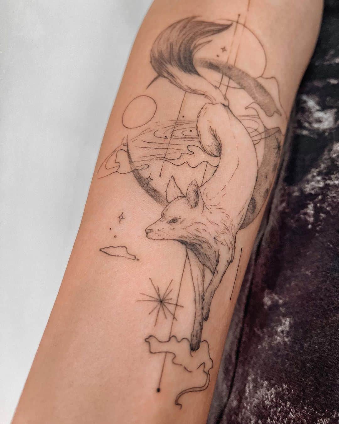 Geometruc fox tattoos by inchi.tattoo