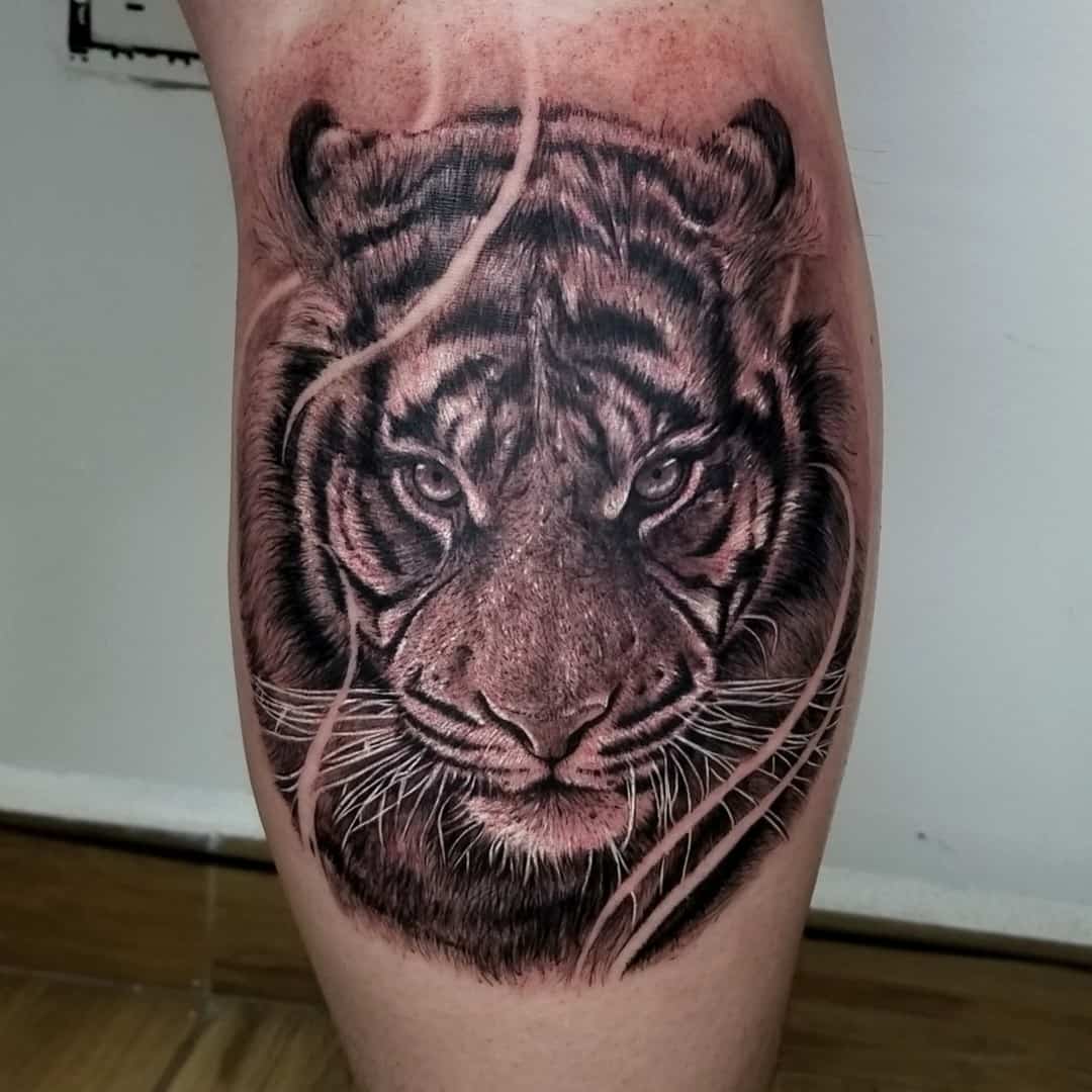 Realistic tiger tattoo by benditosymalditostattoo