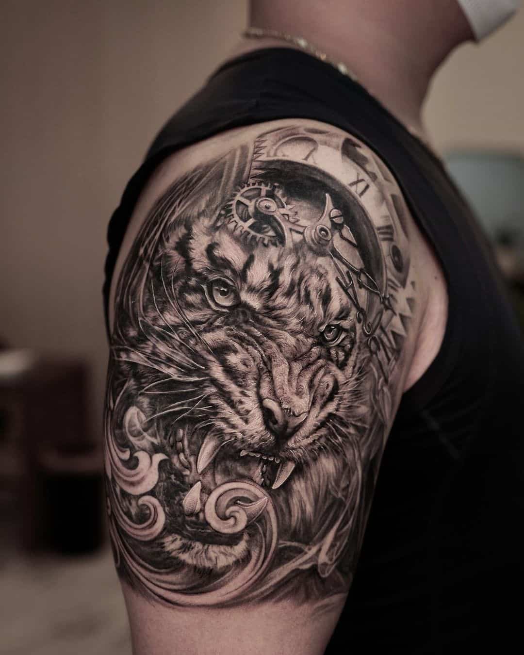 Roaring tiger on upper arm by zo gang tattoo