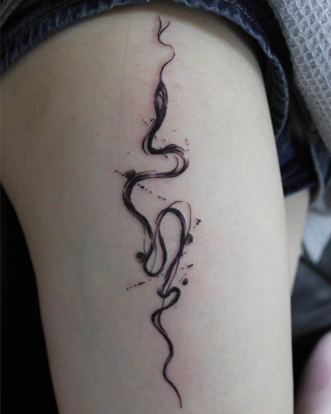 Snake tattoo by tattooist ryu hwa