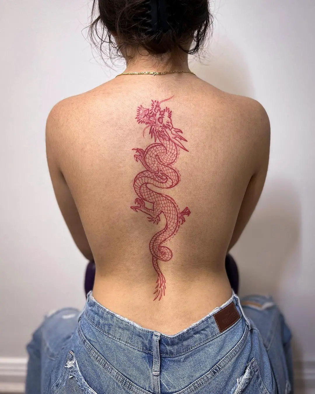 Dragon tattoo on back by yasminborges