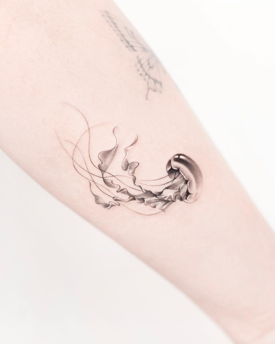 Jellyfish Tattoo Design Images (Jellyfish Ink Design Ideas) | Jellyfish  tattoo, Tattoo designs, Sleeve tattoos