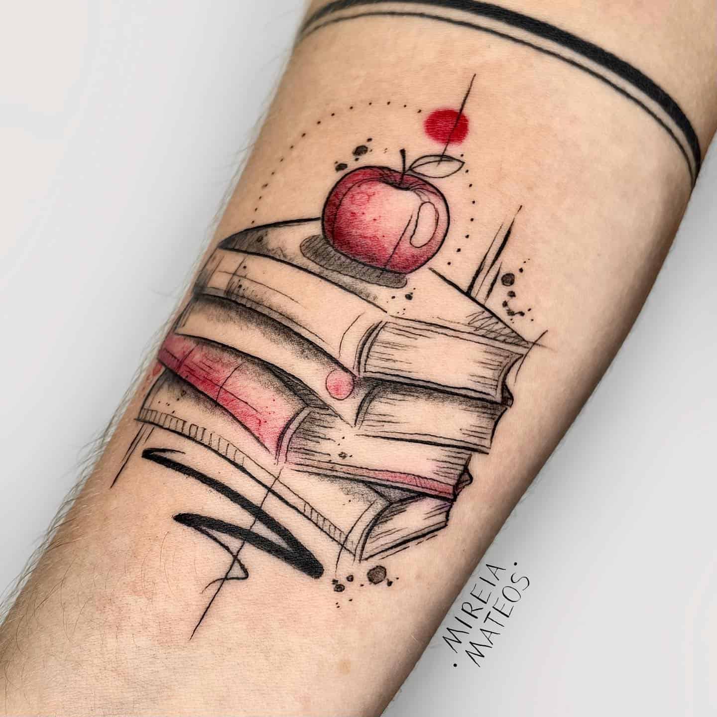 Apple tattoo by mireiamteostattoo