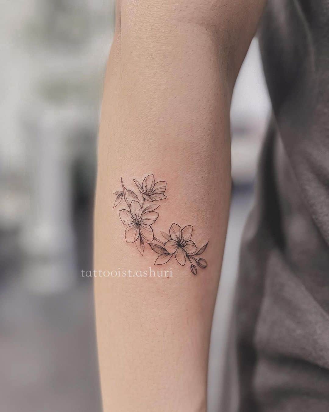 Fineline flower tattoo by tattooist.ashuri