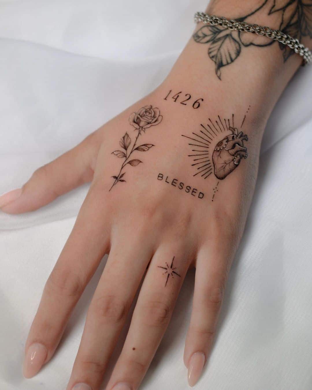 Flower tattoo by mafmonroy