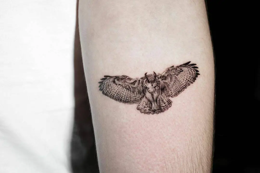 Flying owl tattoo by e.bin ink