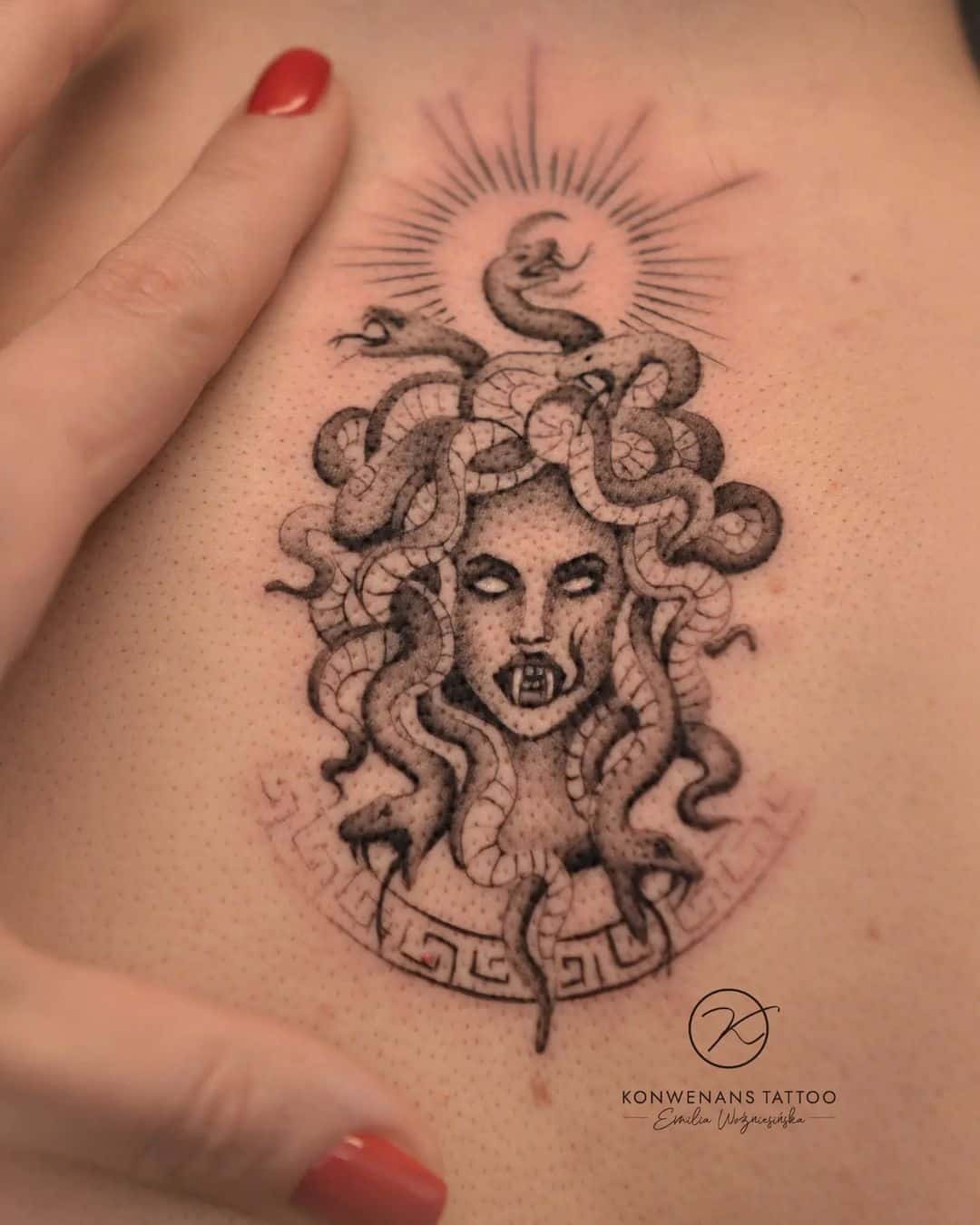 Minimalistic medusa tattoo by konwenans.tattoo