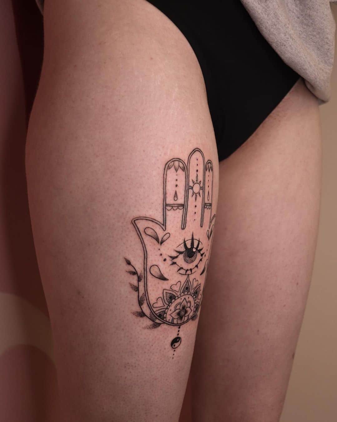 Thigh tattoo by pinkvelvet.tattoo