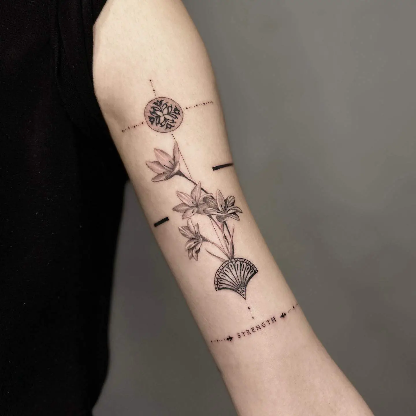 flower tattoo by luoyo tattoo