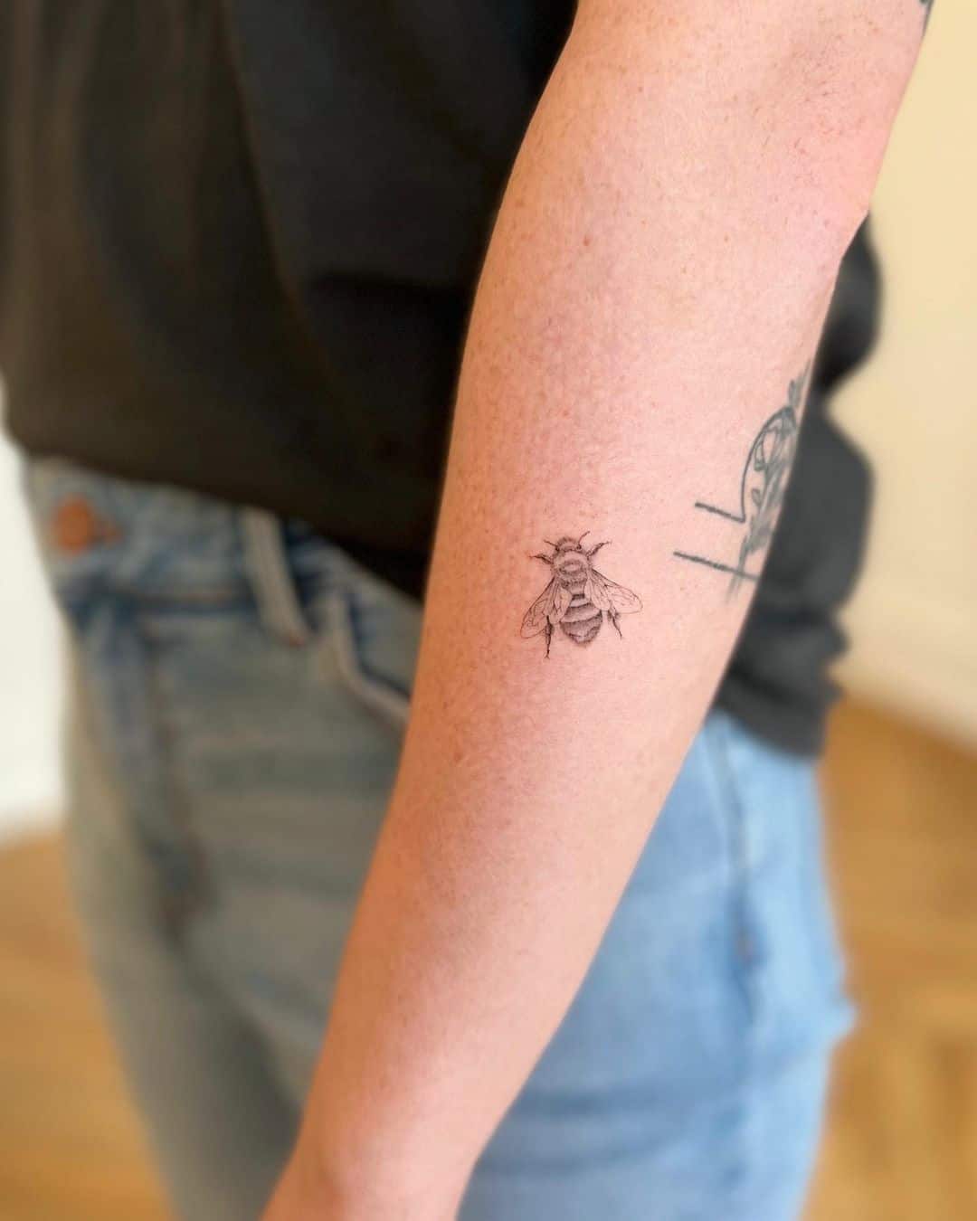 Bee tattoo by lukasemmanuel
