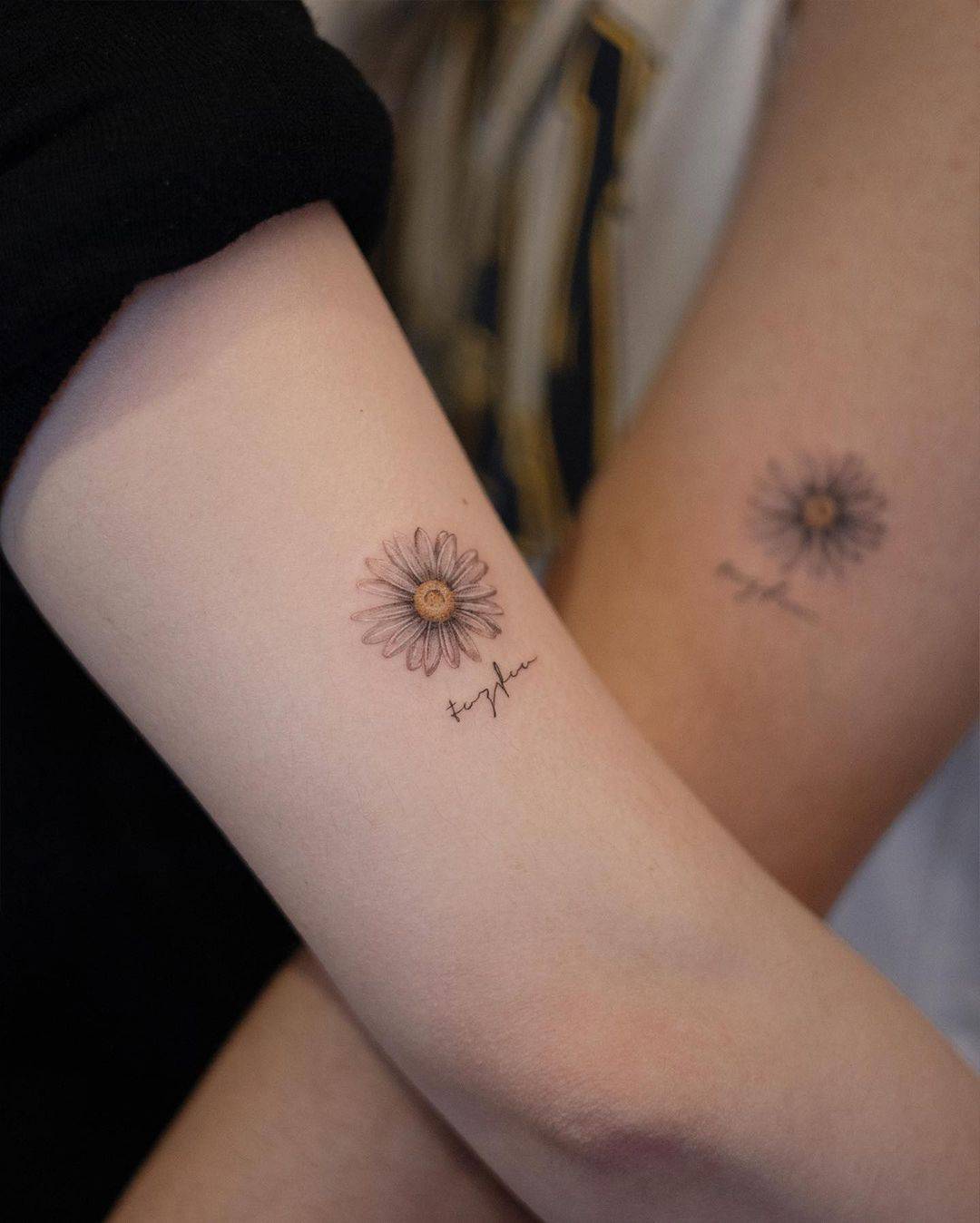 Daisy tattoo by handitrip