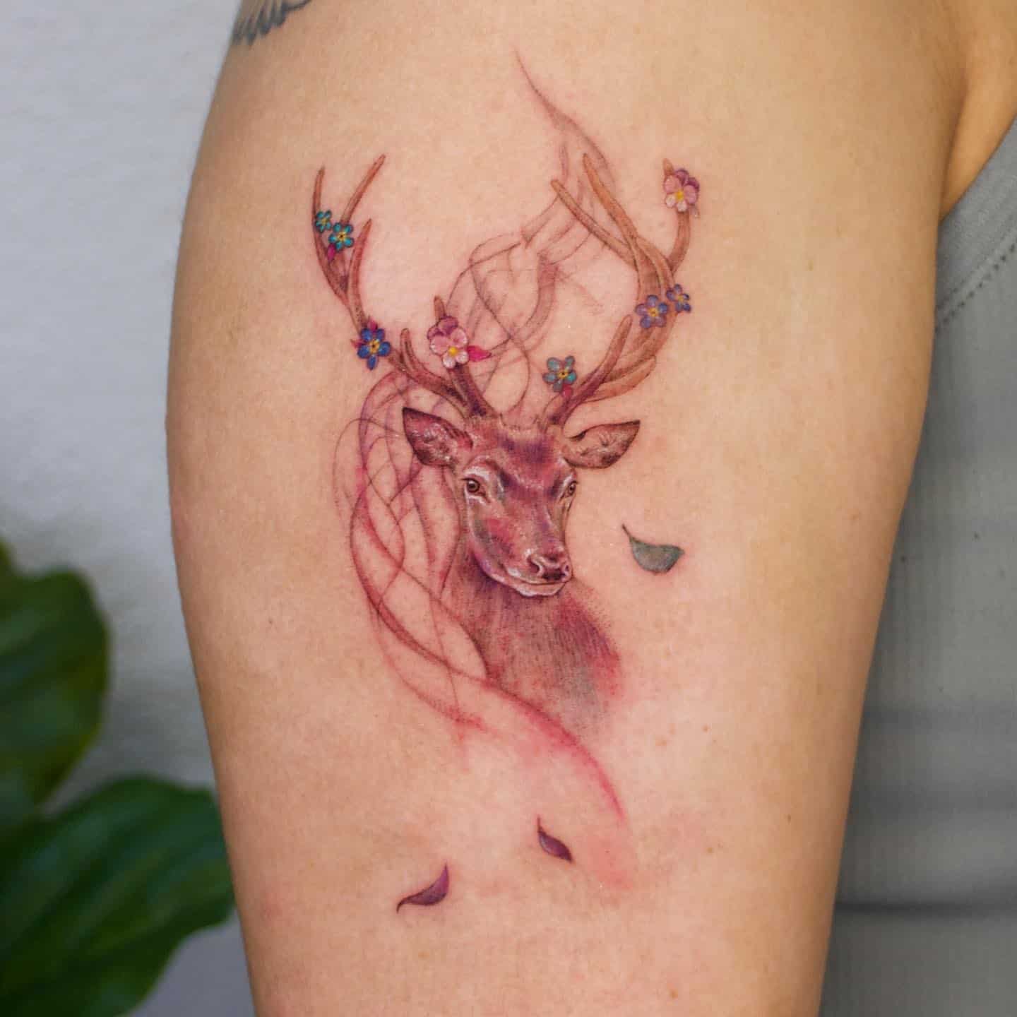 Lace deer tattoo on the left thigh.