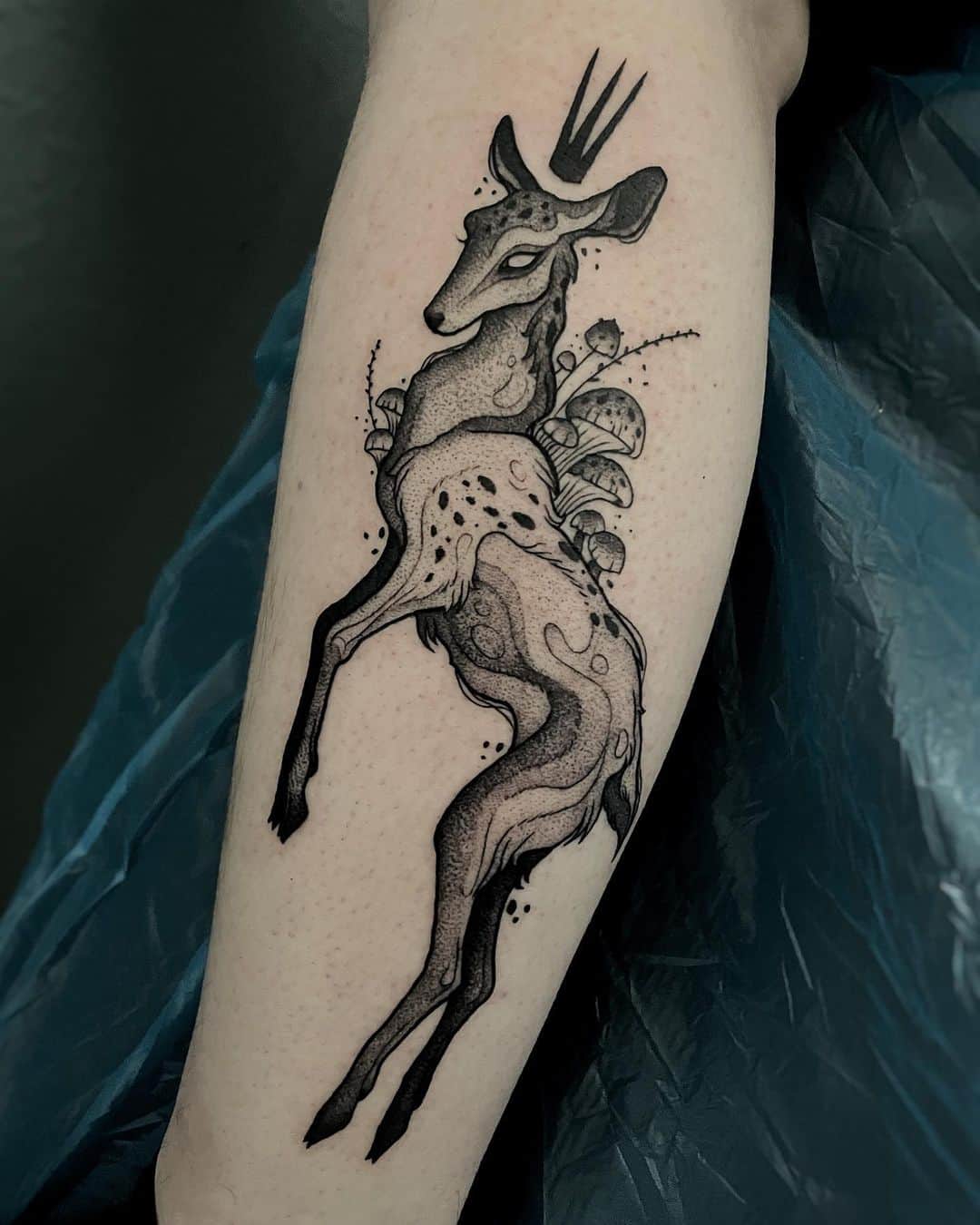 Nina Samanta Art - 🌾🦌Projekt is done! 😊hope you like it!!  @corpsepainter_tattoo #cheyenne_tattooequipment #realism #animal #animals # tattoo #tattoos #deer #deertattoo #realismtattoo #ink #inked  #blackandgreytattoo #femaletattoo #female #nature ...