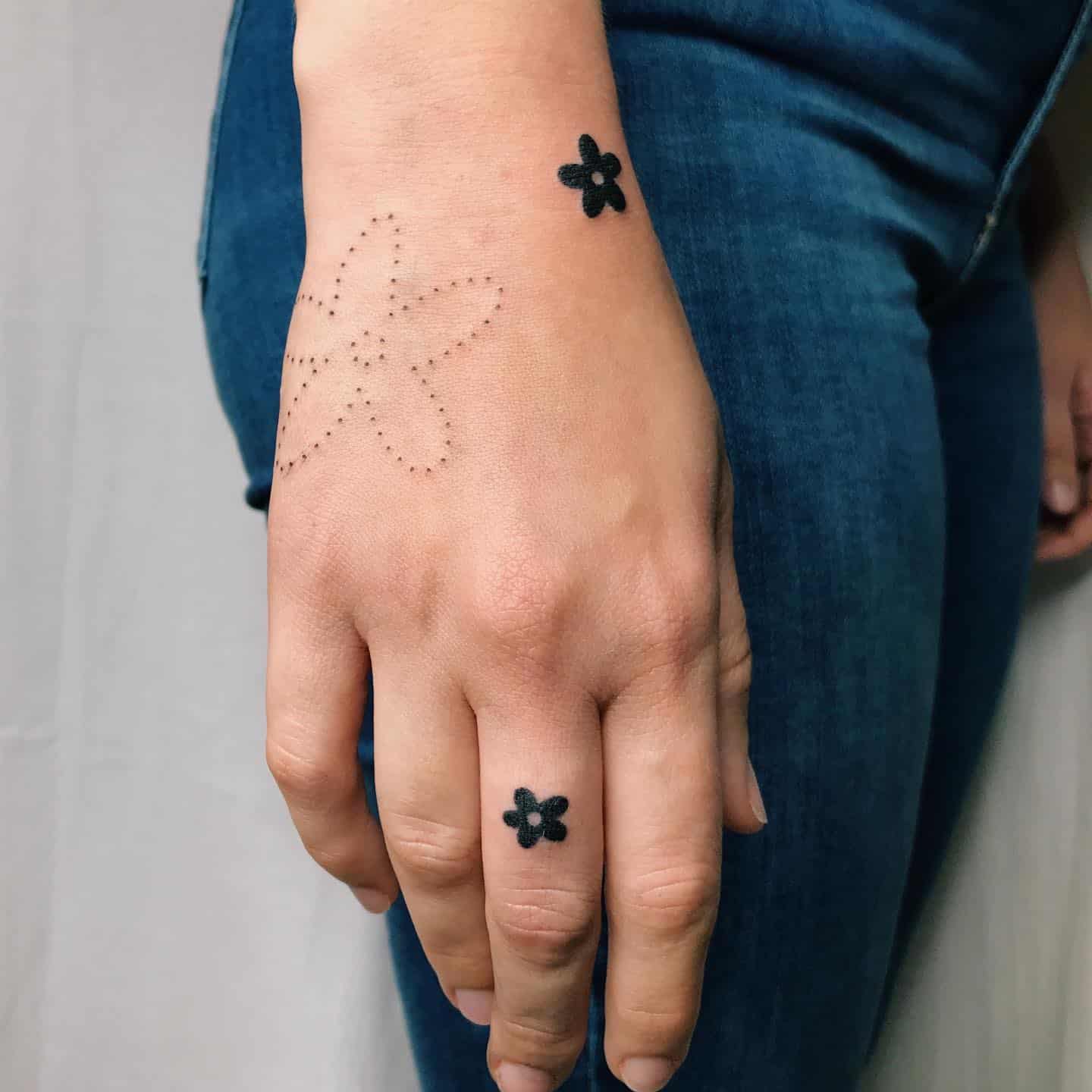 Finger tattoos by annasuperpoke