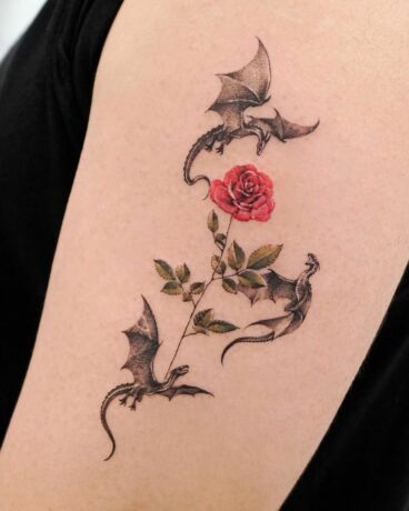 Flower tattoo by tattooist inno