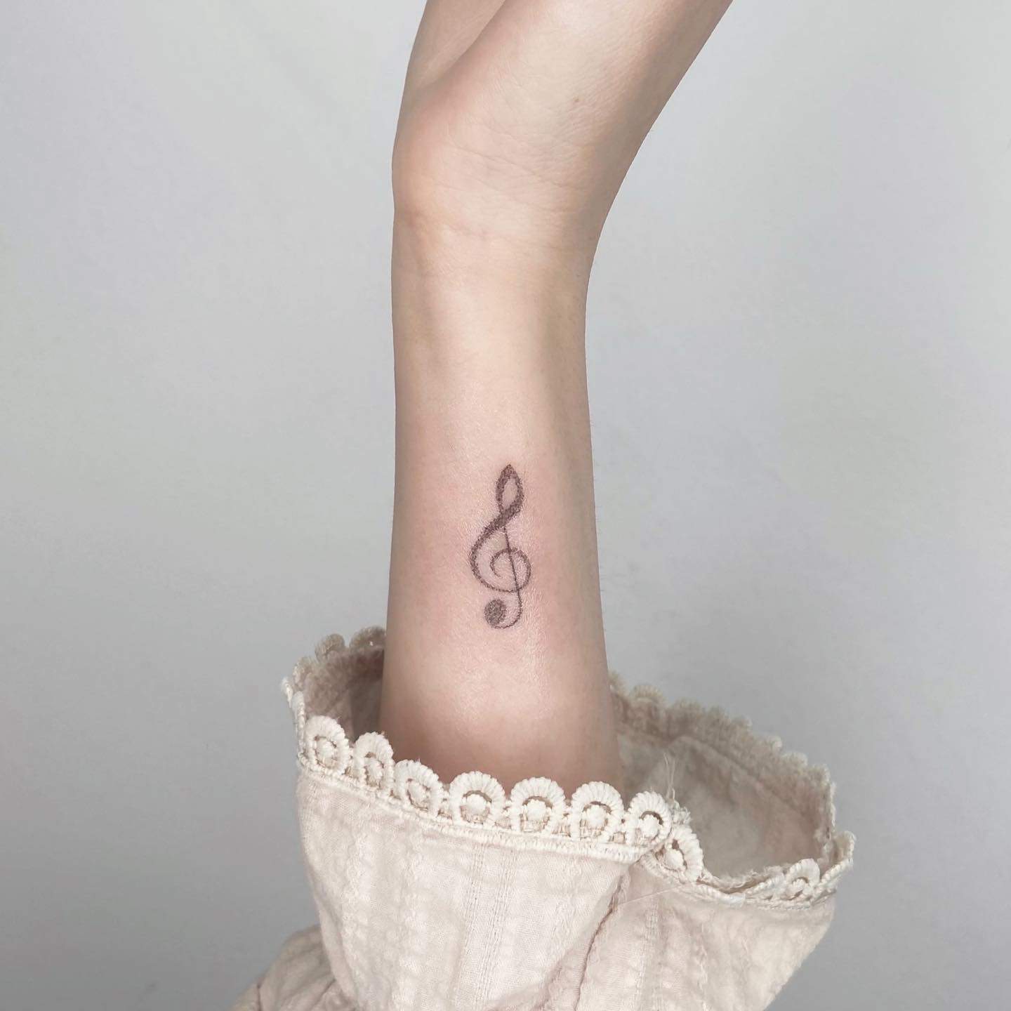 Music tattoo on wrist by saenalpoke