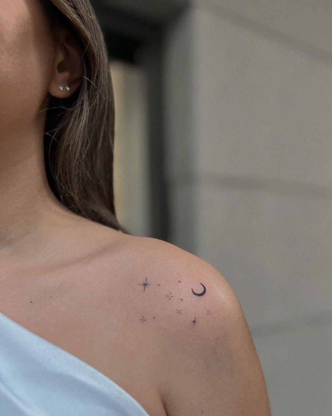 43 Adorable Mini Tattoo Of Moon And Stars For An Alluring Appearance   Psycho Tats