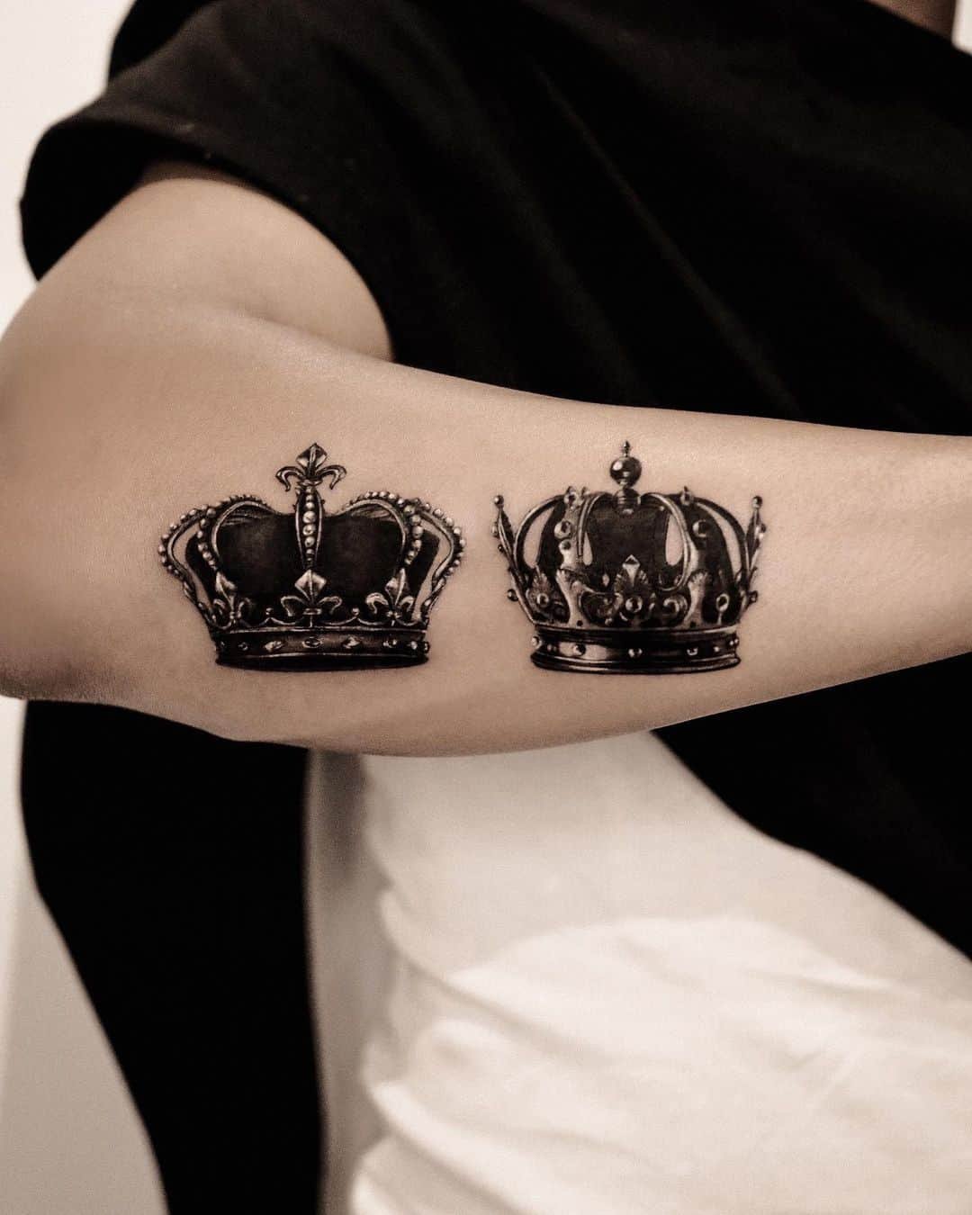 Crown tattoo by moco tattoo