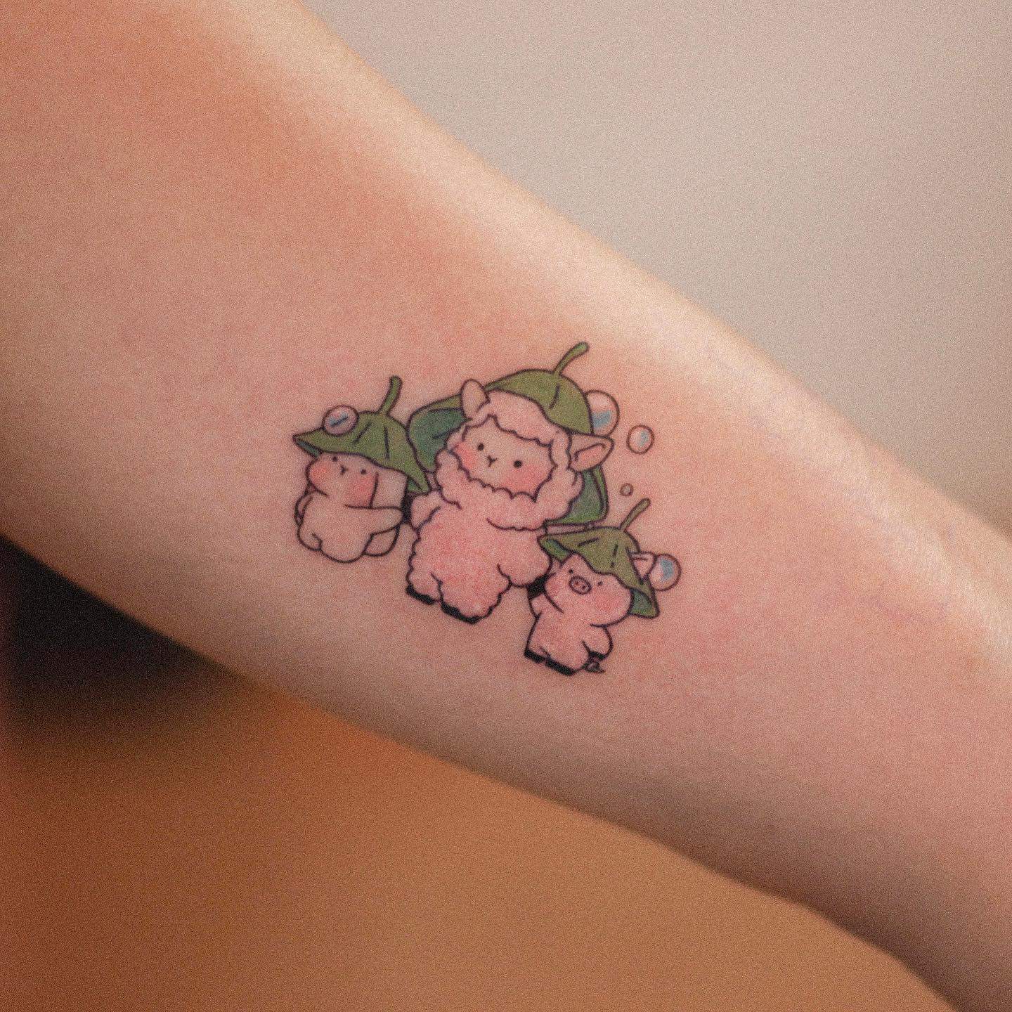 Cute pig tattoo by heomidori